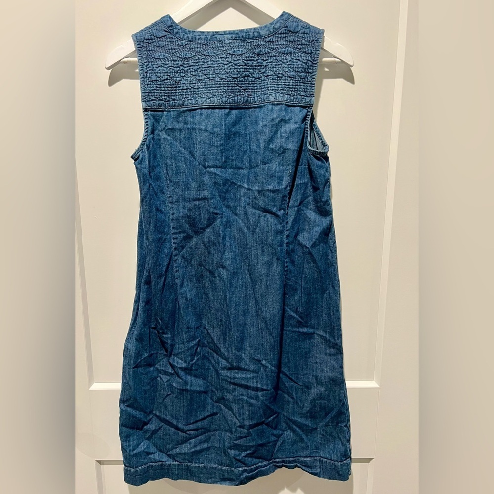 Talbots denim shift dress with split neck and smocked detail at the neckline 8P - Picture 3 of 3